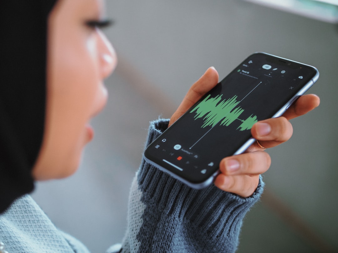 スマートフォンを使った音声AIのイメージ
