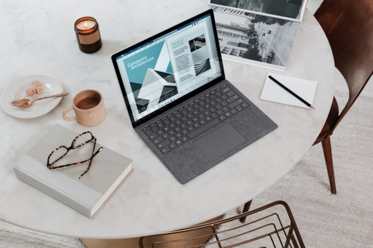 Microsoft SurfaceノートPCのイメージ