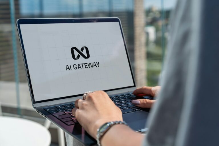 企業向けAIエージェントと業務自動化をイメージしたコンピューター画面